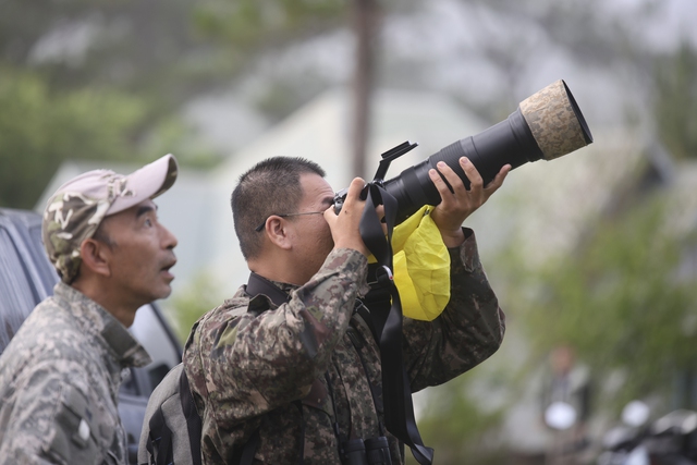 Cuộc đua 'bắn chim' xuyên biên giới ở Vườn quốc gia Bidoup- Ảnh 4. Cuộc đua 'bắn chim' xuyên biên giới ở Vườn quốc gia Bidoup- Ảnh 4.