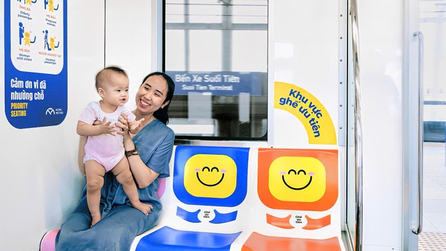 Vì sao một số ghế trên tàu metro số 1 TP.HCM đổi màu nổi bật?- Ảnh 2.