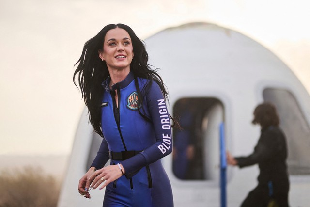 Katy Perry bị fan cuồng quấy rối- Ảnh 2. Katy Perry bị fan cuồng quấy rối- Ảnh 2.