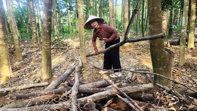 Dân chặn thi công đường huyện do thiếu mương thoát nước- Ảnh 2. Dân chặn thi công đường huyện do thiếu mương thoát nước- Ảnh 2.
