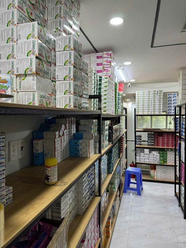 Phát hiện 3.600 hộp của 100 loại thực phẩm chức năng nào chưa kịp tiêu hủy?- Ảnh 2. Phát hiện 3.600 hộp của 100 loại thực phẩm chức năng nào chưa kịp tiêu hủy?- Ảnh 2.
