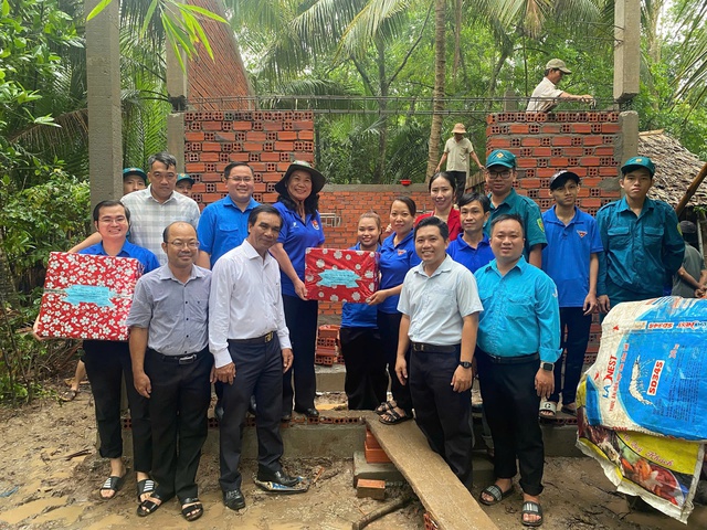 5.000 thanh niên tình nguyện tham gia xóa nhà tạm, nhà dột nát tại Bến Tre 5.000 thanh niên tình nguyện tham gia xóa nhà tạm, nhà dột nát tại Bến Tre