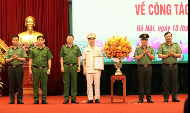 Bổ nhiệm Trưởng phòng Cảnh sát hình sự làm Phó giám đốc Công an Hà Nội Bổ nhiệm Trưởng phòng Cảnh sát hình sự làm Phó giám đốc Công an Hà Nội