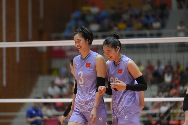 Thắng dễ Ấn Độ, đội tuyển bóng chuyền nữ Việt Nam vào bán kết AVC Nations Cup Thắng dễ Ấn Độ, đội tuyển bóng chuyền nữ Việt Nam vào bán kết AVC Nations Cup