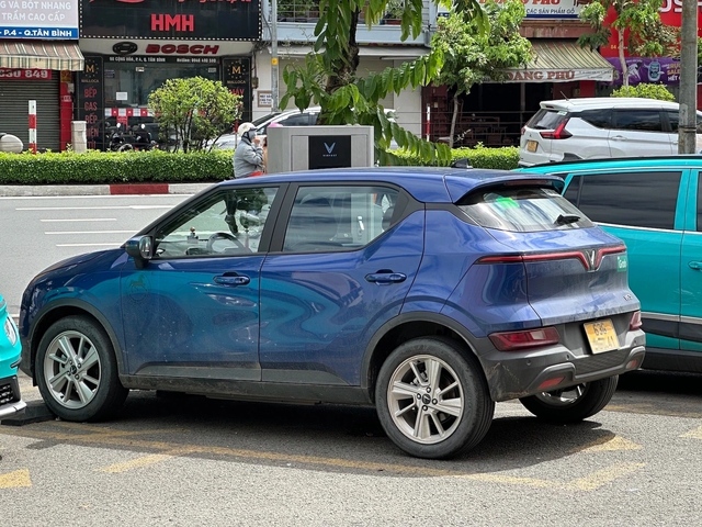 Tự &yacute; l&aacute;i &ocirc; t&ocirc; cũ biển v&agrave;ng c&oacute; thể bị phạt tới 7 triệu đồng - Ảnh 2.