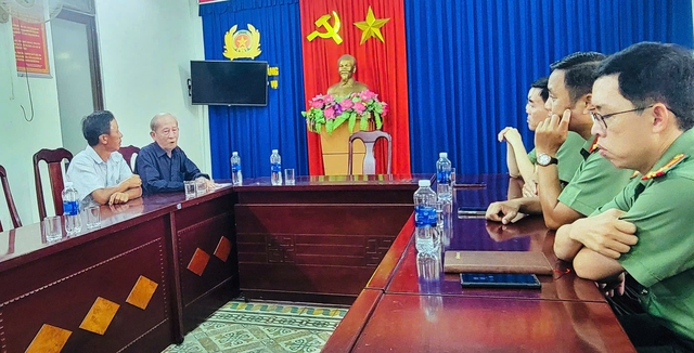 Cái kết có hậu của cụ ông 76 tuổi, 42 năm tìm di ảnh người dân- Ảnh 2. Cái kết có hậu của cụ ông 76 tuổi, 42 năm tìm di ảnh người dân- Ảnh 2.