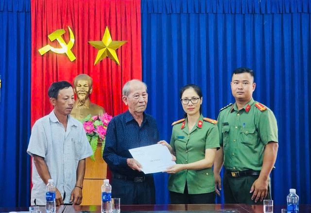 Cái kết có hậu của cụ ông 76 tuổi, 42 năm tìm di ảnh người dân- Ảnh 3. Cái kết có hậu của cụ ông 76 tuổi, 42 năm tìm di ảnh người dân- Ảnh 3.
