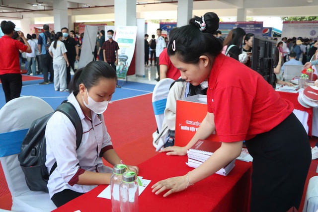 'Hết hồn' vì ứng viên ghi làm nhân viên cửa hàng tiện lợi, chơi game trong CV - Ảnh 3.