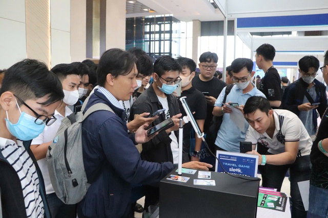 'Hết hồn' vì ứng viên ghi làm nhân viên cửa hàng tiện lợi, chơi game trong CV - Ảnh 2.