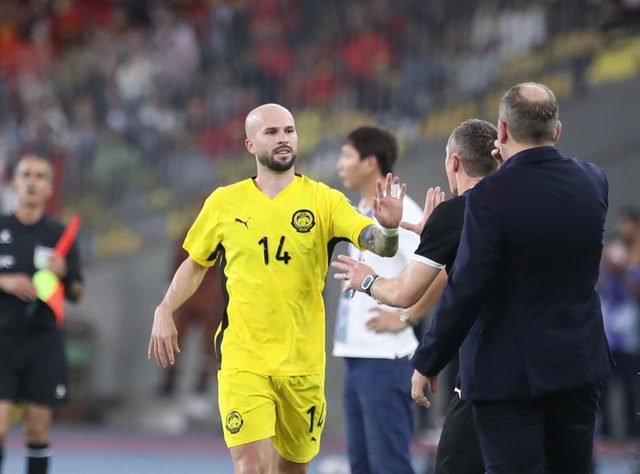 Vòng loại Asian Cup 2027, Malaysia 3-0 Việt Nam: Corbin Ong nâng tỷ số - Ảnh 2.