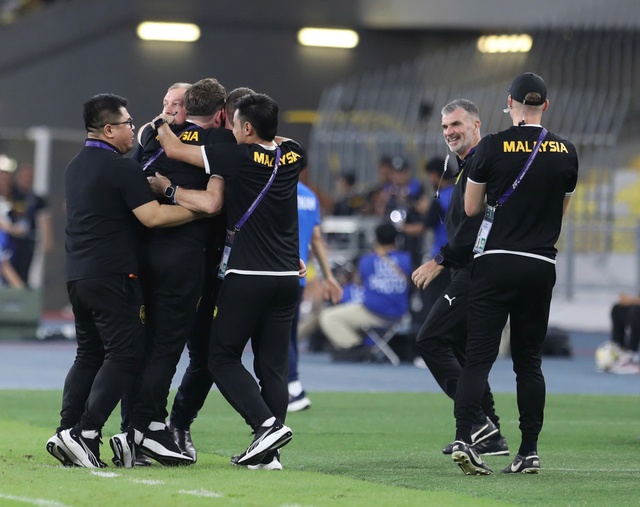 Vòng loại Asian Cup 2027, Malaysia 4-0 Việt Nam: Ác mộng tại Bukit Jalil - Ảnh 1.