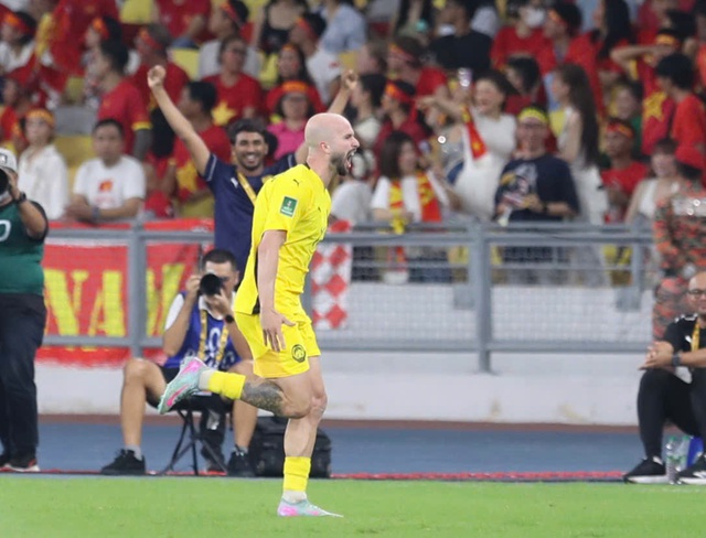 Vòng loại Asian Cup 2027, Malaysia 3-0 Việt Nam: Corbin Ong nâng tỷ số - Ảnh 3.