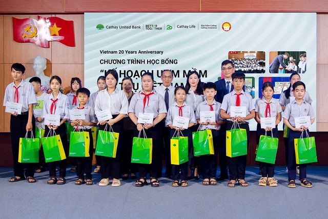 CUBHCM trao học bổng ‘ươm mầm đại thụ’ cho học sinh vượt khó tại Quảng Nam- Ảnh 3. CUBHCM trao học bổng ‘ươm mầm đại thụ’ cho học sinh vượt khó tại Quảng Nam- Ảnh 3.