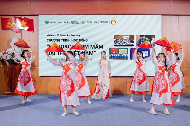 CUBHCM trao học bổng ‘ươm mầm đại thụ’ cho học sinh vượt khó tại Quảng Nam- Ảnh 5. CUBHCM trao học bổng ‘ươm mầm đại thụ’ cho học sinh vượt khó tại Quảng Nam- Ảnh 5.