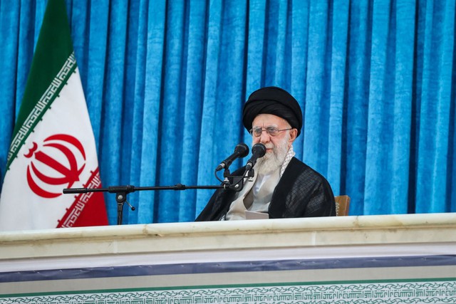 Iran tuyên bố sẽ tấn công các căn cứ Mỹ nếu xung đột nổ ra - Ảnh 1.