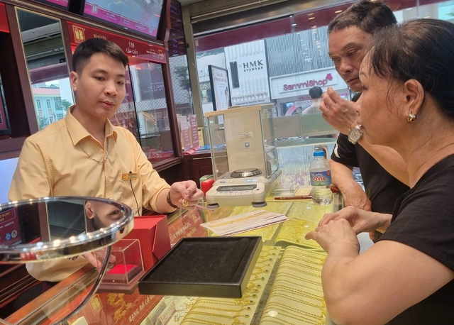 Ngân hàng Nhà nước cấp hạn mức nhập khẩu vàng ra sao?- Ảnh 2. Ngân hàng Nhà nước cấp hạn mức nhập khẩu vàng ra sao?- Ảnh 2.