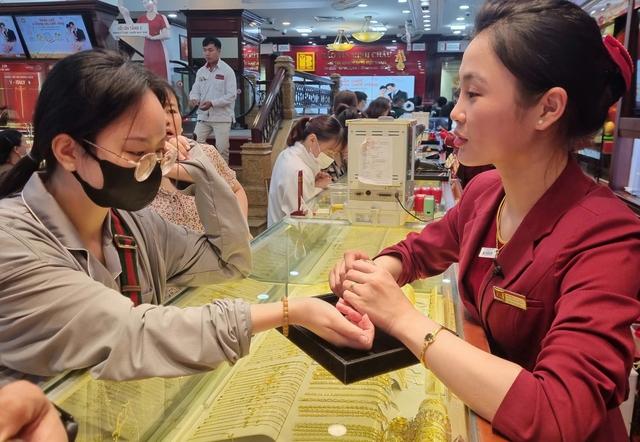 Ngân hàng Nhà nước cấp hạn mức nhập khẩu vàng ra sao?- Ảnh 1. Ngân hàng Nhà nước cấp hạn mức nhập khẩu vàng ra sao?- Ảnh 1.