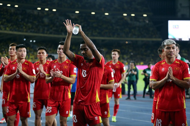 Đội tuyển Việt Nam và Thái Lan còn 20% cơ hội dự Asian Cup: Mất điểm nặng nề, rớt hạng FIFA- Ảnh 2. Đội tuyển Việt Nam và Thái Lan còn 20% cơ hội dự Asian Cup: Mất điểm nặng nề, rớt hạng FIFA- Ảnh 2.