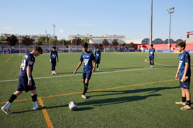 Tài năng Việt ra sân tại Tây Ban Nha: Thích thú khi đấu đội trẻ Atletico Madrid Tài năng Việt ra sân tại Tây Ban Nha: Thích thú khi đấu đội trẻ Atletico Madrid