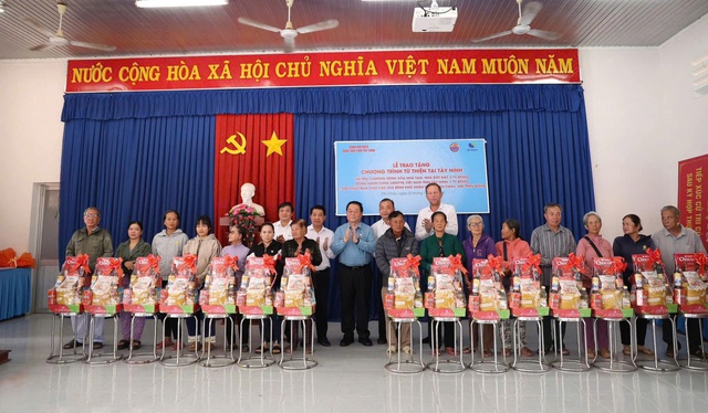 Tây Ninh thần tốc xóa sổ nhà dột nát: Quyết tâm chính trị, sức mạnh lòng dân Tây Ninh thần tốc xóa sổ nhà dột nát: Quyết tâm chính trị, sức mạnh lòng dân