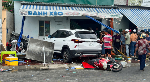 Điều tra tai nạn xe điên tông chết cụ bà 87 tuổi tại vòng xoay Hùng Vương - Ảnh 1. Điều tra tai nạn xe điên tông chết cụ bà 87 tuổi tại vòng xoay Hùng Vương - Ảnh 1.