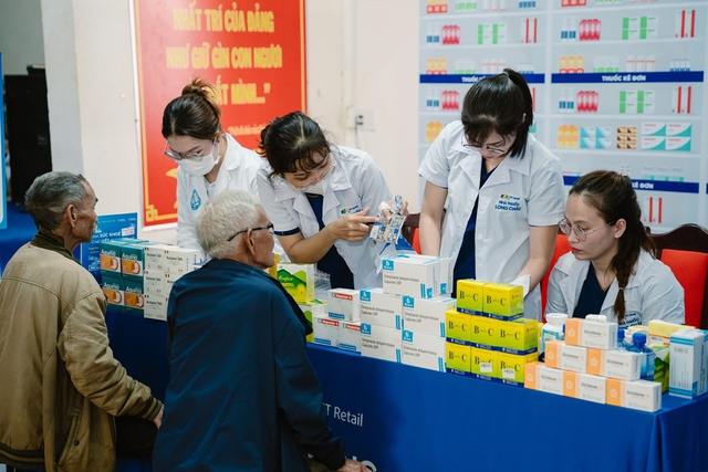 Long Châu, ĐH Y Dược TP.HCM khởi động hành trình vì sức khỏe cộng đồng- Ảnh 3. Long Châu, ĐH Y Dược TP.HCM khởi động hành trình vì sức khỏe cộng đồng- Ảnh 3.