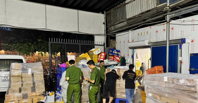 TP.HCM: Phát hiện hơn 68 tấn nội tạng, thịt động vật không rõ nguồn gốc TP.HCM: Phát hiện hơn 68 tấn nội tạng, thịt động vật không rõ nguồn gốc