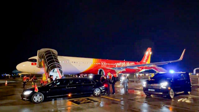 Tổng thống Litva đến Hà Nội trên chuyên cơ Vietjet- Ảnh 3. Tổng thống Litva đến Hà Nội trên chuyên cơ Vietjet - Ảnh 3.