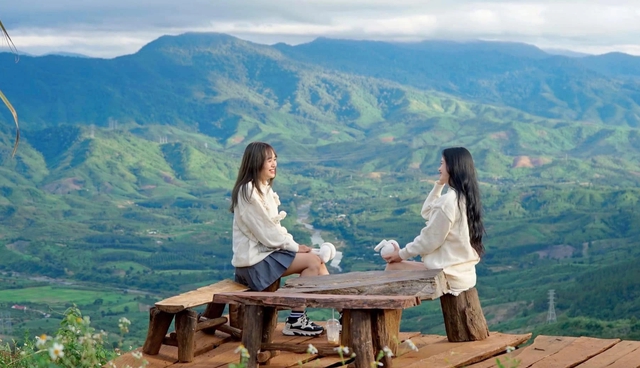 Áp lực 'phải có một mùa hè đáng nhớ' - Ảnh 1.