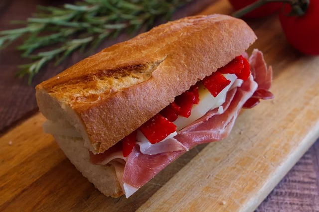 CNN chọn bánh mì Việt Nam vào top 25 thế giới - Ảnh 8.