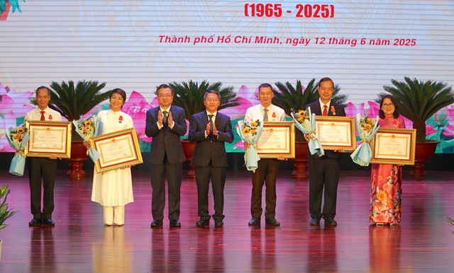 Học viện Cán bộ TP.HCM kỷ niệm 60 năm thành lập- Ảnh 2. Học viện Cán bộ TP.HCM kỷ niệm 60 năm thành lập- Ảnh 2.