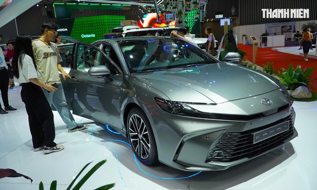 Sedan hạng D: Toyota Camry giảm 100 triệu vẫn kh&oacute; b&aacute;n, Mazad6 'bỏ cuộc chơi'?  - Ảnh 3.