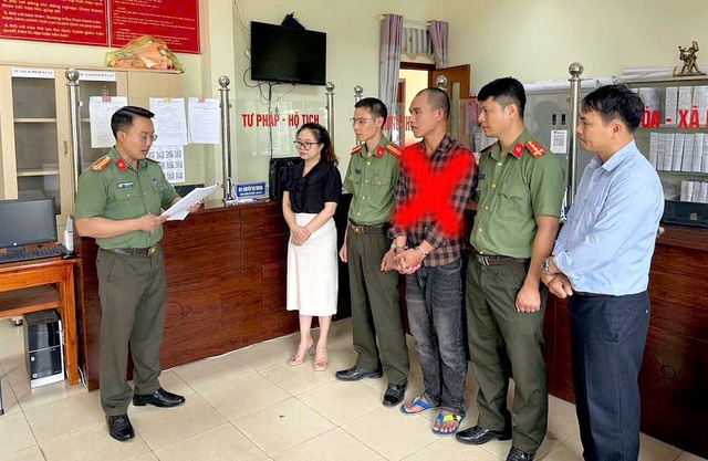 Cặp vợ chồng ở TP.HCM lừa bán hải sản cho hàng trăm người, chiếm đoạt 300 triệu Cặp vợ chồng ở TP.HCM lừa bán hải sản cho hàng trăm người, chiếm đoạt 300 triệu