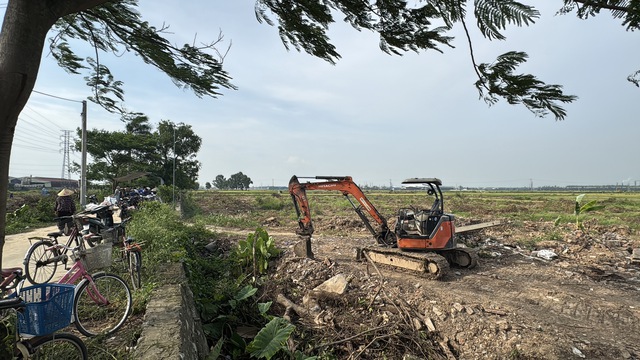 Vụ nhiều mồ mả ở Hưng Yên bị hư hại: Quá trình cưỡng chế có sơ xuất? - Ảnh 2.