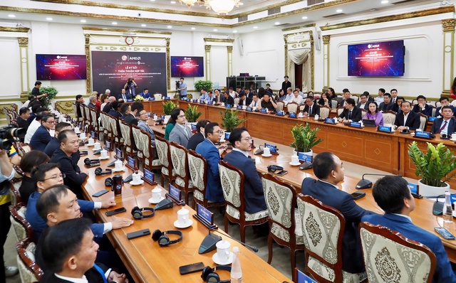 TP.HCM và Tập đoàn AMD ký kết phát triển công nghệ cao và trí tuệ nhân tạo- Ảnh 3. TP.HCM và Tập đoàn AMD ký kết phát triển công nghệ cao và trí tuệ nhân tạo- Ảnh 3.