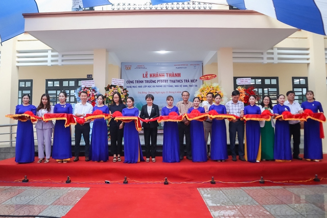 Hơn 4,6 tỉ đồng nâng cấp trường học, xây dựng tương lai học sinh vùng cao - Ảnh 1.