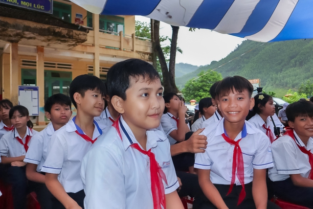 Hơn 4,6 tỉ đồng nâng cấp trường học, xây dựng tương lai học sinh vùng cao - Ảnh 2.