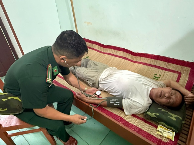 Quảng Ngãi: Kịp thời cứu tàu cá Nghệ An gặp nạn trong bão số 1 Quảng Ngãi: Kịp thời cứu tàu cá Nghệ An gặp nạn trong bão số 1