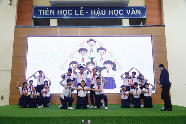 Tuyển sinh lớp 6 vào 2 trường THCS nóng của TP.HCM - Ảnh 1.