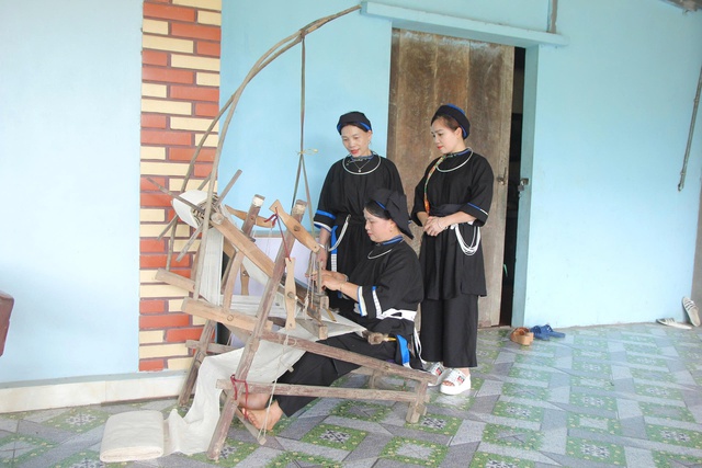 Chuyện về những khung cửi cổ xứ Tuyên- Ảnh 1. Chuyện về những khung cửi cổ xứ Tuyên- Ảnh 1.