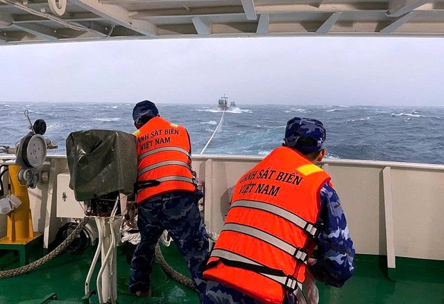 Bão số 1: 3 tàu cá cùng nhiều ngư dân Quảng Nam gặp nạn trên biển- Ảnh 2. Bão số 1: 3 tàu cá cùng nhiều ngư dân Quảng Nam gặp nạn trên biển- Ảnh 2.