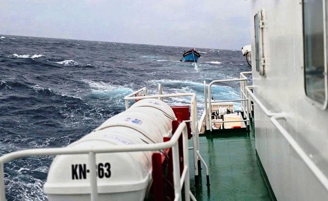 Bão số 1: 3 tàu cá cùng nhiều ngư dân Quảng Nam gặp nạn trên biển- Ảnh 3. Bão số 1: 3 tàu cá cùng nhiều ngư dân Quảng Nam gặp nạn trên biển- Ảnh 3.