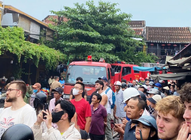 Cháy nhà lưu niệm trong khu phố cổ Hội An - Ảnh 2.