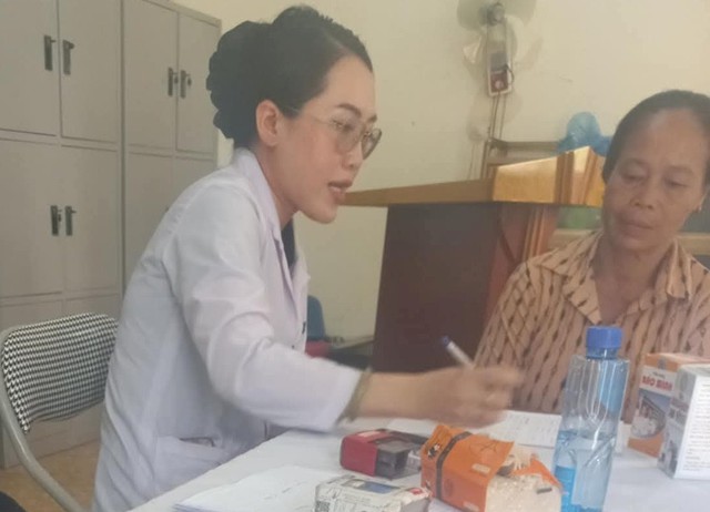 Khám sức khỏe 'chui' để bán thực phẩm chức năng cho người nghèo- Ảnh 1. Khám sức khỏe 'chui' để bán thực phẩm chức năng cho người nghèo- Ảnh 1.
