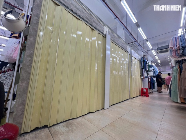 TP.HCM: Kiểm tra Saigon Square vẫn phát hiện nhiều sản phẩm nghi hàng giả- Ảnh 5. TP.HCM: Kiểm tra Saigon Square vẫn phát hiện nhiều sản phẩm nghi hàng giả- Ảnh 5.