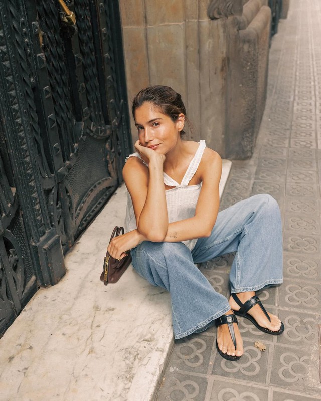 Giày cao gót và kiểu giày mùa hè phù hợp với quần jeans xanh- Ảnh 7. Giày cao gót và kiểu giày mùa hè phù hợp với quần jeans xanh- Ảnh 7.