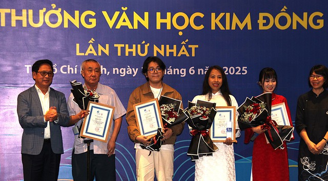 Nhà văn 24 tuổi giành 100 triệu đồng tại giải thưởng sáng tác cho thiếu nhi- Ảnh 7. Nhà văn 24 tuổi giành 100 triệu đồng tại giải thưởng sáng tác cho thiếu nhi- Ảnh 7.