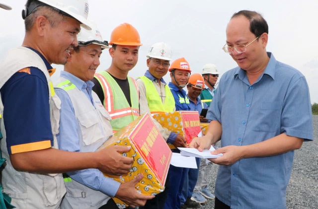 Bí thư Tỉnh ủy Cà Mau: Đoạn cao tốc qua Cà Mau phải về đích đúng hẹn Bí thư Tỉnh ủy Cà Mau: Đoạn cao tốc qua Cà Mau phải về đích đúng hẹn