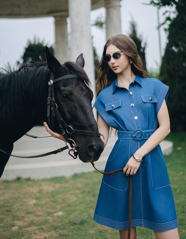 Trẻ hóa phong cách với thời trang denim cá tính nhưng trang nhã- Ảnh 6. Trẻ hóa phong cách với thời trang denim cá tính nhưng trang nhã- Ảnh 6.