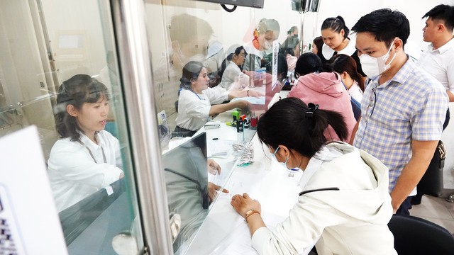 TP.HCM yêu cầu không để người dân chờ nộp hồ sơ quá 20 phút - Ảnh 1.